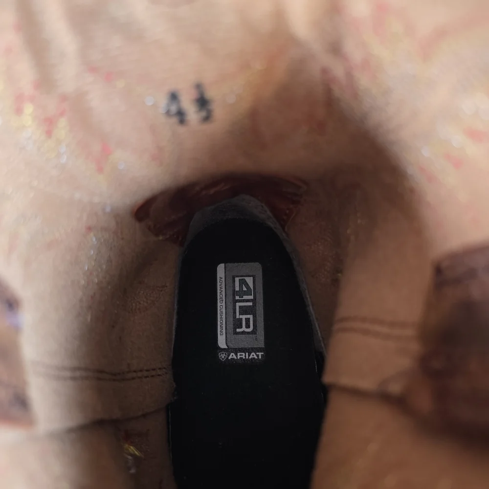 Ariat step out